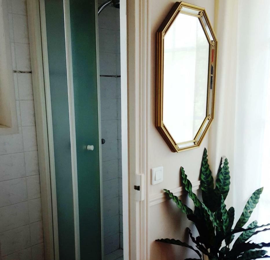 Chambres d'hôtes Apakabar Homestay - parking privé, Netflix, ambiance balinaise, borne de recharge La Rochette (Seine-et-Marne) Exterior foto