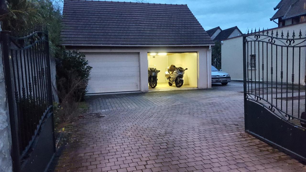 Chambres d'hôtes Apakabar Homestay - parking privé, Netflix, ambiance balinaise, borne de recharge La Rochette (Seine-et-Marne) Exterior foto