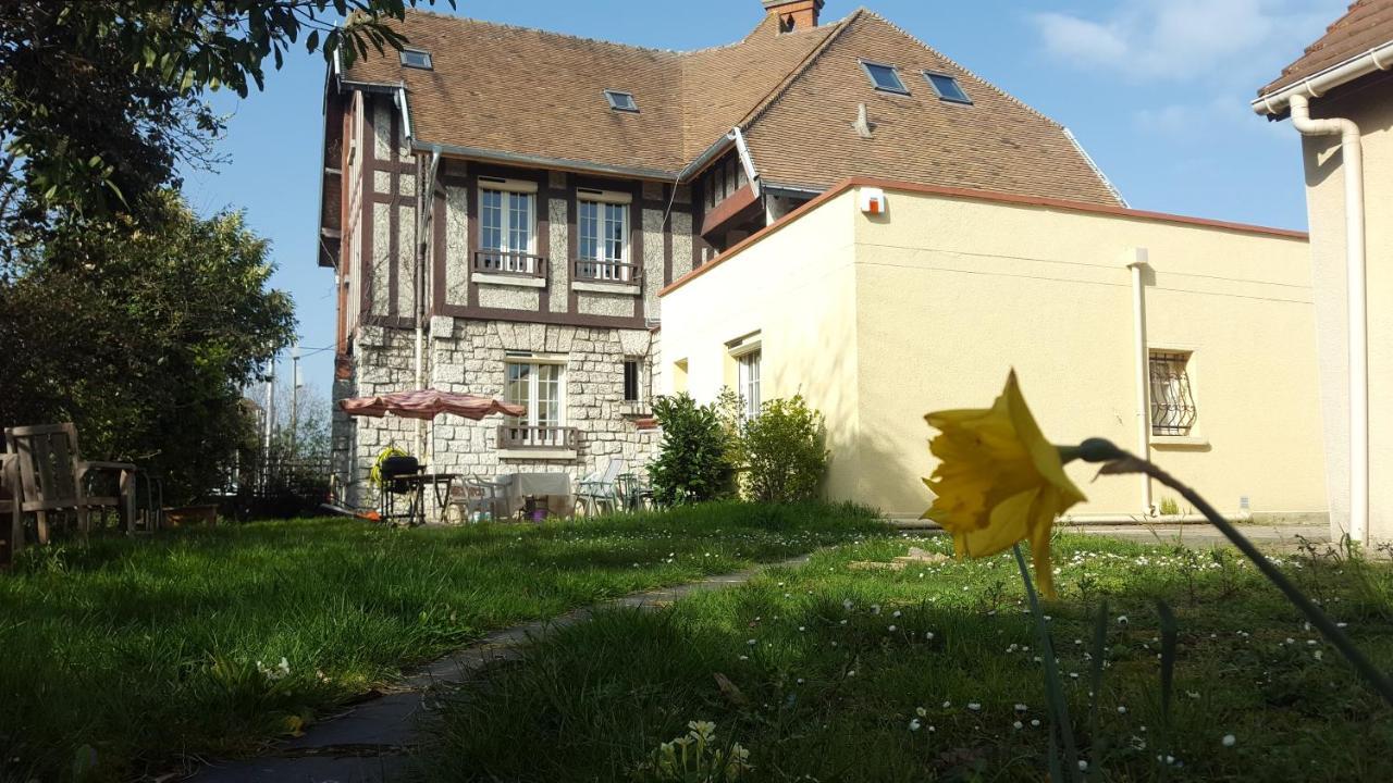 Chambres d'hôtes Apakabar Homestay - parking privé, Netflix, ambiance balinaise, borne de recharge La Rochette (Seine-et-Marne) Exterior foto